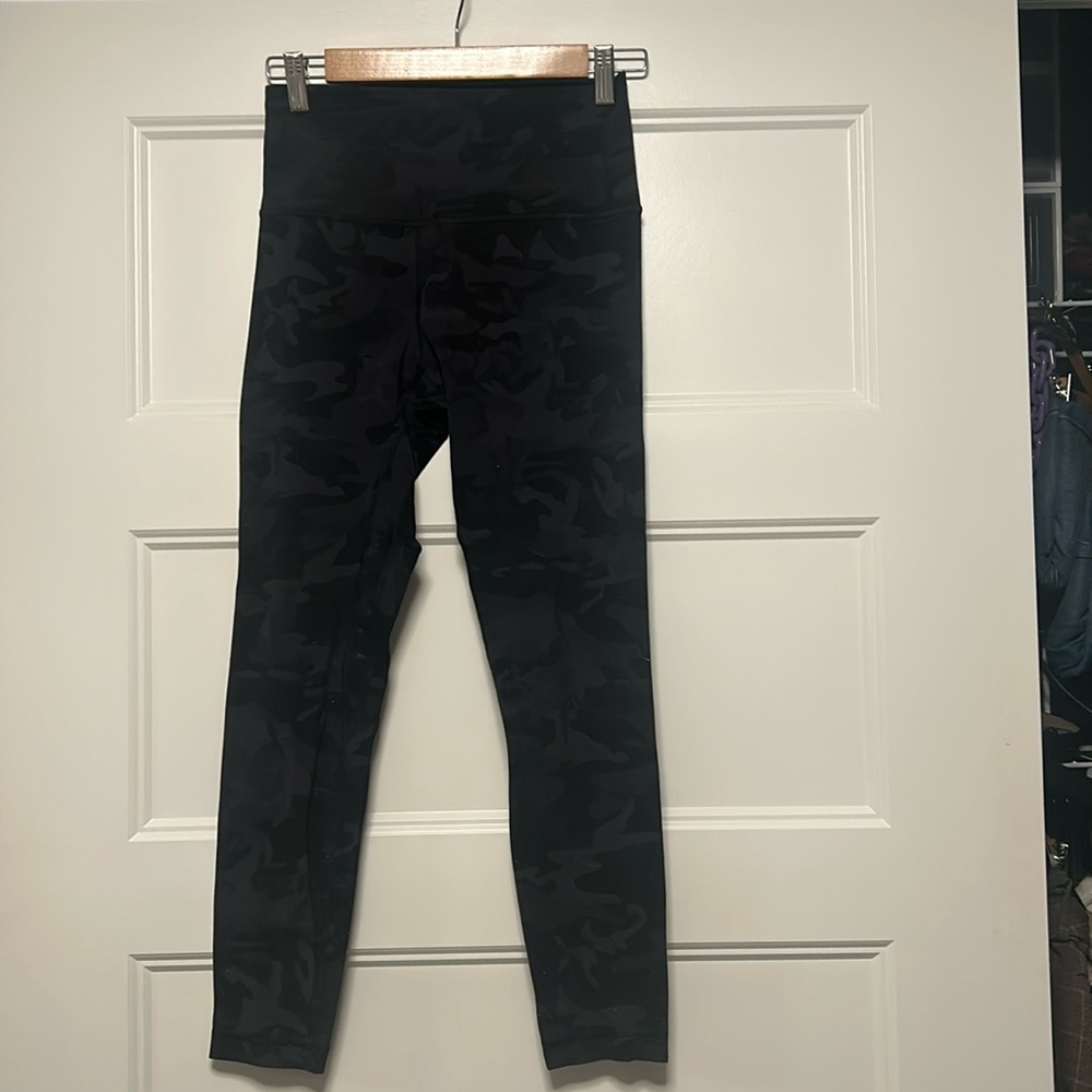 LULULEMON align legging. Black camo. Good Condition.